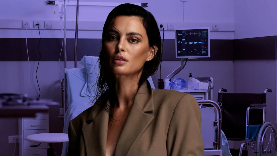 Catrinel Menghia s-a filmat pe patul de spital. Ce a pățit una dintre cele mai frumoase românce, nimeni nu se aștepta să o vadă așa
