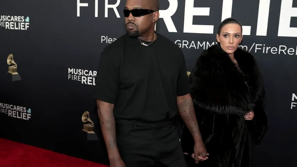 Motivul pentru care Bianca Censori a defilat dezbrăcată la Premiile Grammy 2025. Ea și Kanye West au fost escortați de polițiști afară