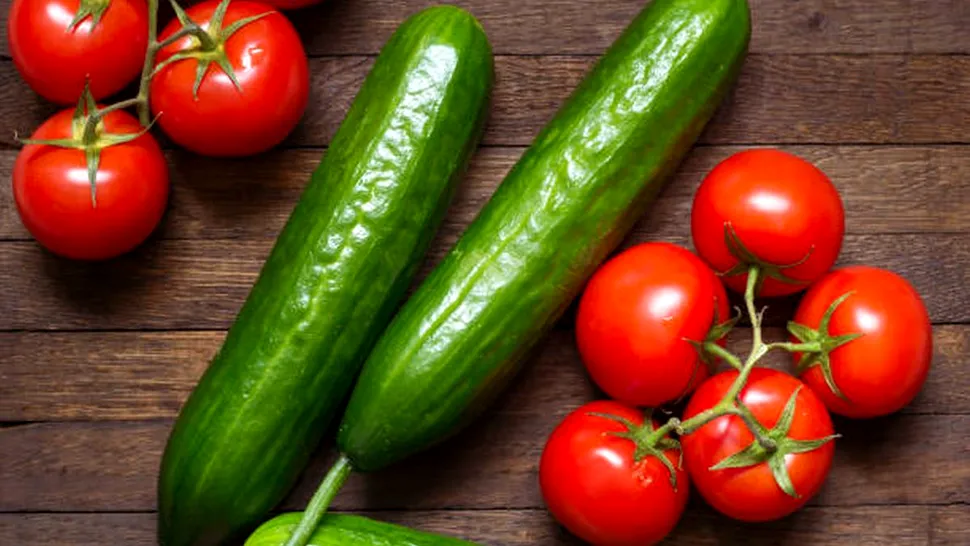 Cum să fertilizezi roșiile și castraveții pentru o recoltă bogată până la sfârșitul verii
