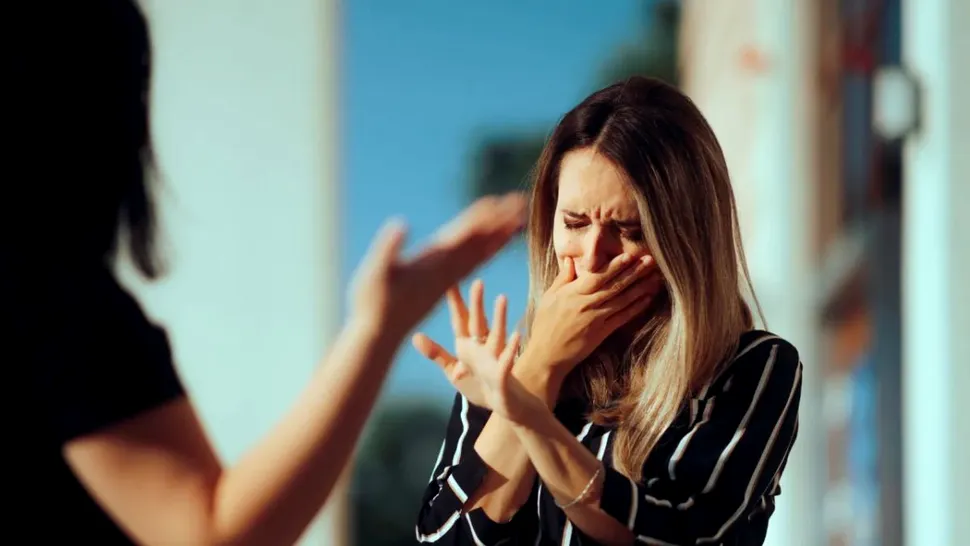 Refuză să mai vorbească cu sora ei după ce i-a trădat încrederea: „M-a umilit!”. Situația tensionată dintre cele două surori a împărțit familia în două tabere