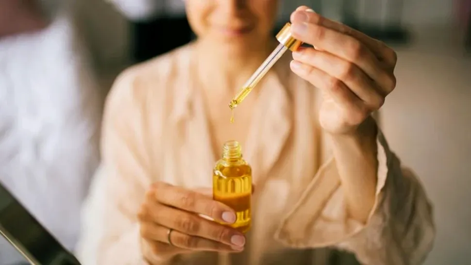 Uleiuri naturale pentru fiecare tip de ten. Ce să alegi și cum să le folosești