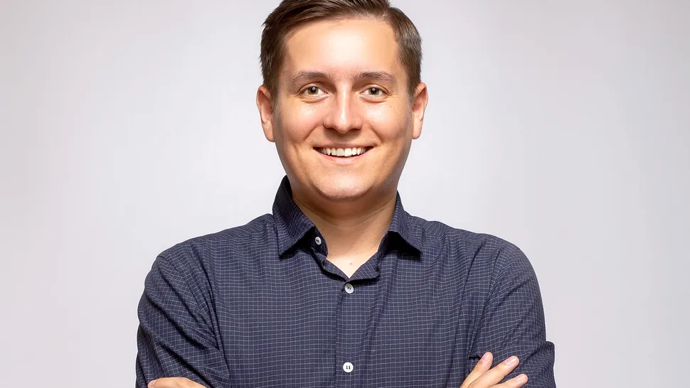 George Tănase s-a apucat de sketch-uri după ce nu și-a mai găsit locul în televiziune: „Stăteam pe banii părinților” EXCLUSIV