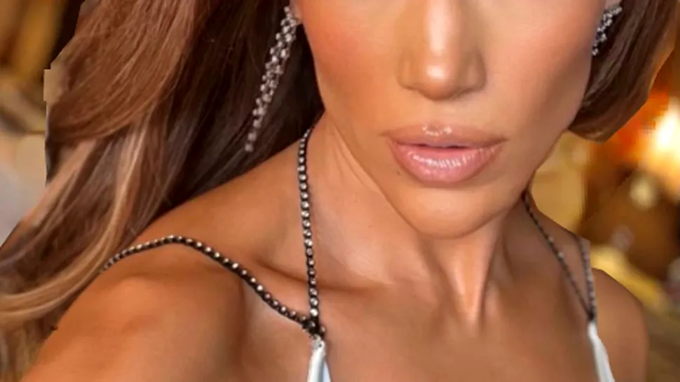 Cum își îngrijește Jennifer Lopez tenul. Artista a dezvăluit pas cu pas rutina care o ajută să aibă o piele perfectă