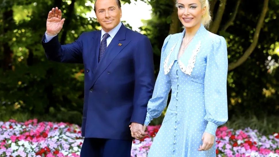 Silvio Berlusconi s-a căsătorit cu o femeie mai tânără cu 53 de ani decât el. Mireasa a purtat o rochie în valoare de 20.000 de euro