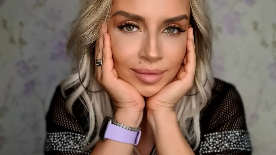Ce bijuterii preferă Adina Halas. Povestea neștiută a inelului ei de logodnă, cu diamant negru EXCLUSIV