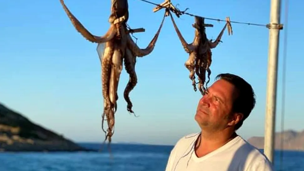 Daniel Buzdugan, de 11 ani turist în Grecia: „A fost pe ieftineală. Comand tot meniul şi plătesc 40 şi ceva de euro“. Cum l-a convins pe Mihai Morar să-l însoțească EXCLUSIV