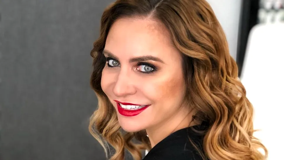 Adina Buzatu, despre cum arată mireasa anului 2022: Rochiile stil prințesă, cu corset și fusta amplă din tul, sunt depășite. Mirii trebuie să renunţe şi ei la smochingul clasic EXCLUSIV