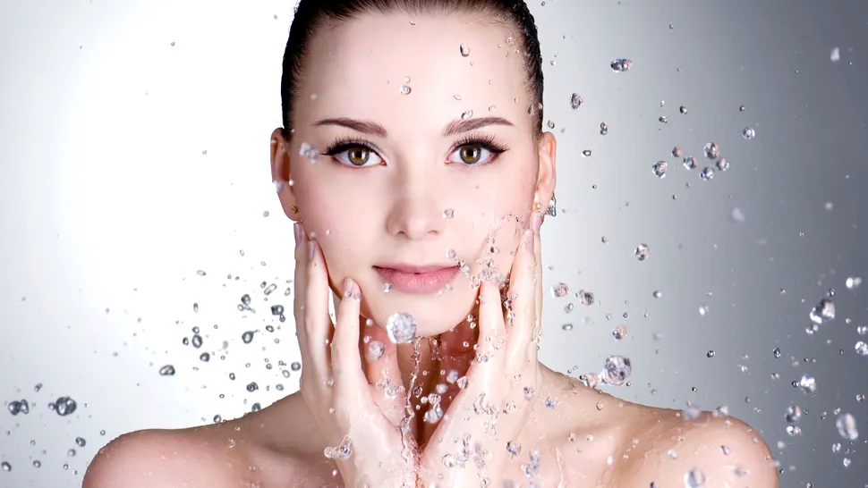 Cum poţi scăpa de excesul de sebum cu apă minerală. Adio, ten gras