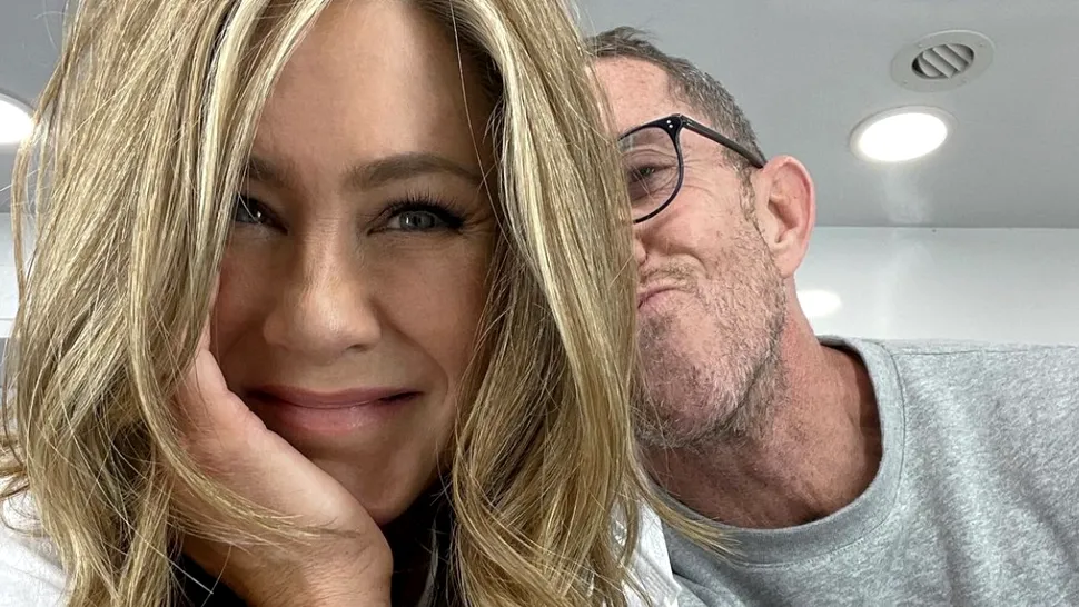 Tehnica specială pe care o foloseşte Jennifer Aniston ca să îi crească părul într-o săptămână. Trucul ei este genial