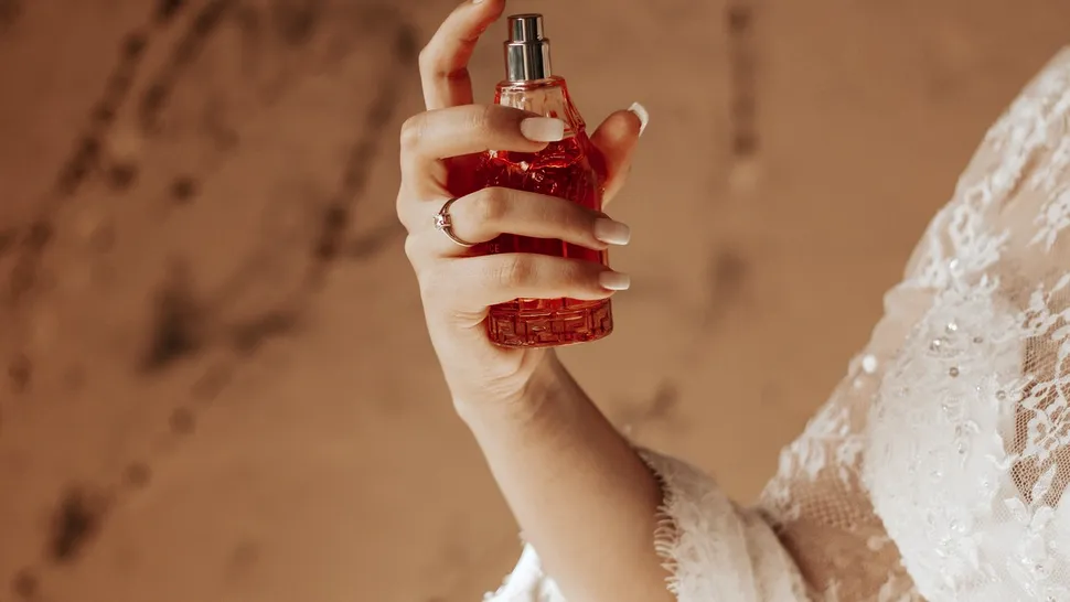 Care este diferența între apa de parfum și apa de toaletă. Pe care ar trebui să o alegi