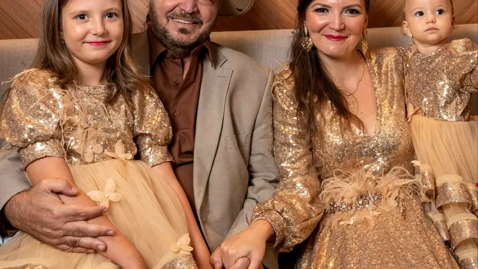 Ana Maria Socaciu și-a adorat tatăl. Pentru ea, Victor Socaciu a fost totul: ”Dacă nu mi-ar fi fost tată, sigur m-aș fi îndrăgostit platonic de el! Este idealul meu de bărbat!”. Exclusiv și poze de familie