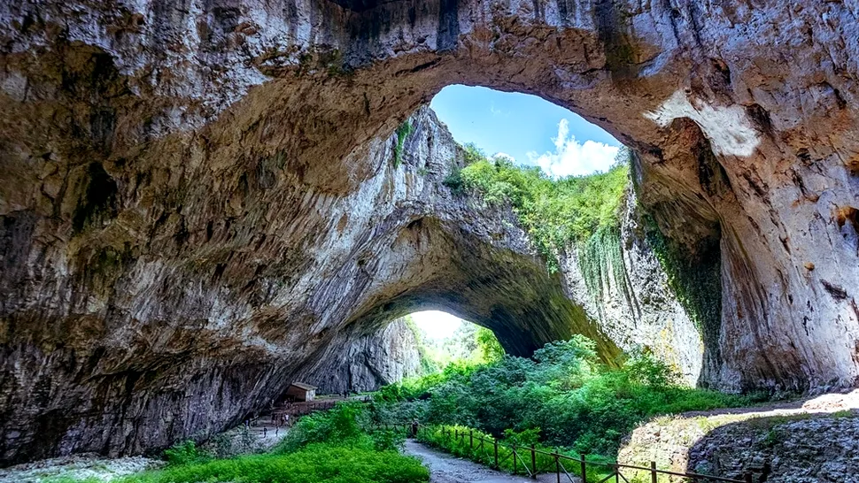 Peștera Devetashka Bulgaria. Locul spectaculos pe care nu trebuie să îl ratezi în vacanță