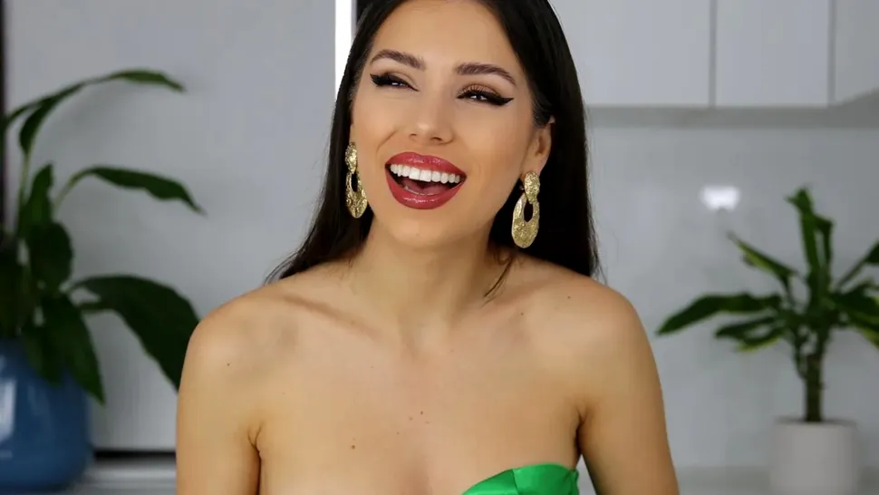 Cezara Munteanu, dezvăluiri despre relația cu iubitul ei. Ce spune despre scenele în care actorii trebuie să se sărute cu alte persoane EXCLUSIV