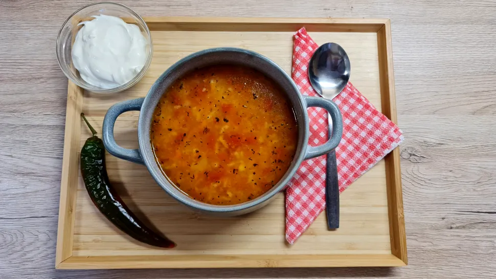 Supă de roșii, rețeta specială cu orez și cimbru. Ingredientul secret care îi dă un gust deosebit