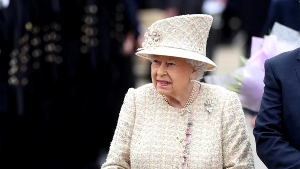 De ce nu au apărut niciodată poze cu Regina Elisabeta a II-a gravidă. Motivul nebănuit