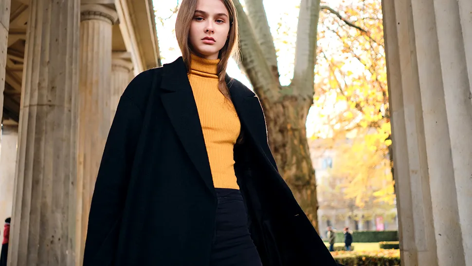 Topuri de toamnă de purtat cu pantaloni sau fuste. 4 idei și ținute pentru o apariție chic
