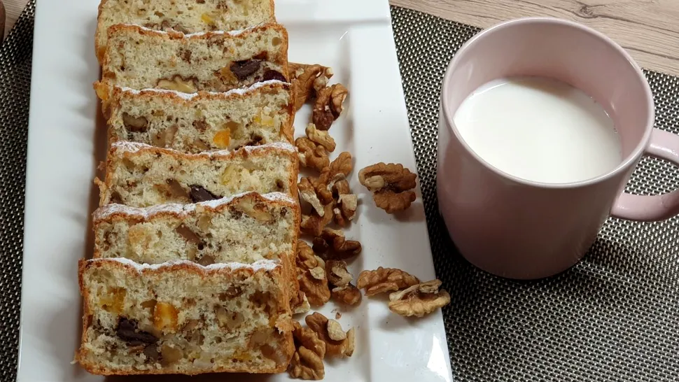 Chec din albușuri cu fructe confiate și nuci. Rețeta pentru un desert rapid și delicios