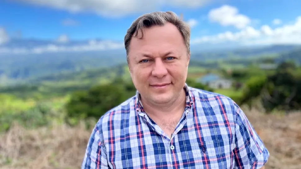 Dragoș Dolănescu tratează depresiile costaricanilor. Cât costă o ședință de terapie: ”Înainte, pacienții mă plăteau în ouă, găini și făină” EXCLUSIV