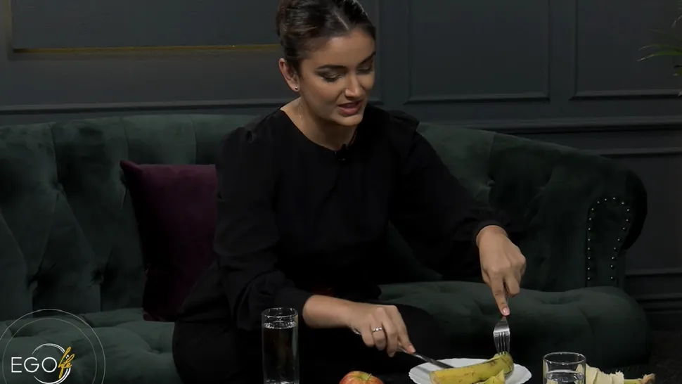 Cum se mănâncă fructele și se bea apa corect, când ieșim în societate. Reguli de bune maniere de la Andreea Ștefănescu, trainer internațional de etichetă VIDEO EXCLUSIV
