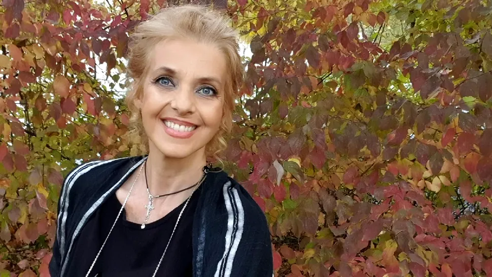 Bianca Brad a ajuns manechin din întâmplare. „Pe vremea lui Ceaușescu nu puteai să te angajezi fiind elev, nu aveai cum” VIDEO EXCLUSIV