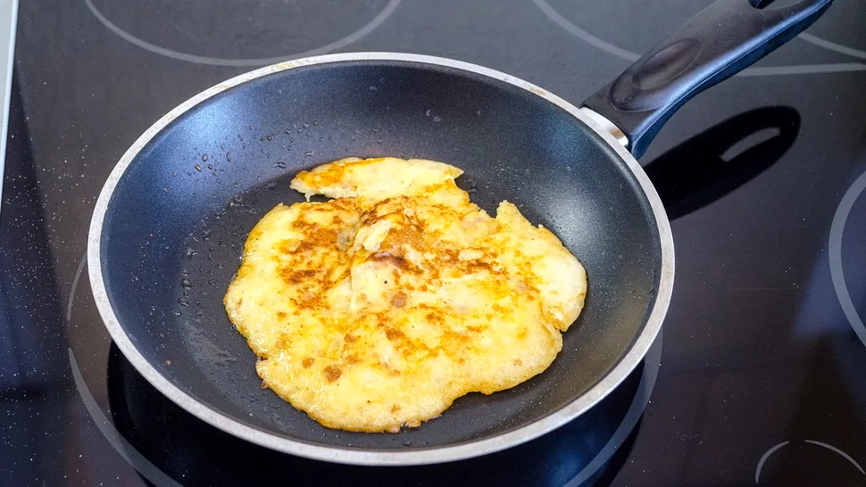 Ingredientul pe care să-l adaugi în compoziție pentru o omletă pufoasă. Trebuie să afli acest secret imediat