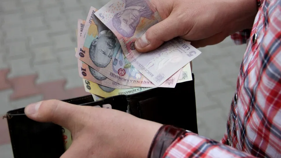 Salariul minim 2023. La cât ar putea să crească. Anunțul făcut de premierul Ciucă