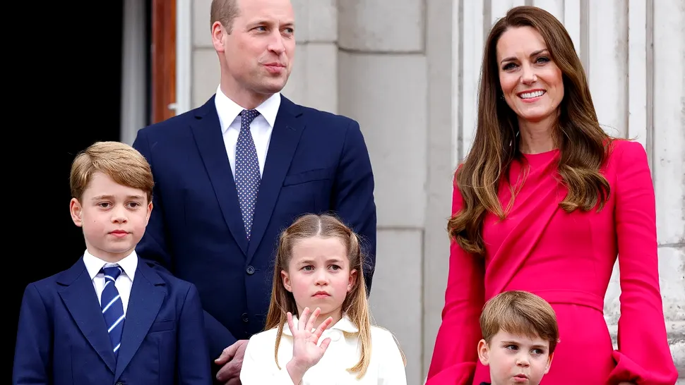 Prințul William și Kate Middleton, alături de copiii lor, fotografie de colecție. Cum au pozat cei 5 pentru felicitarea de Crăciun