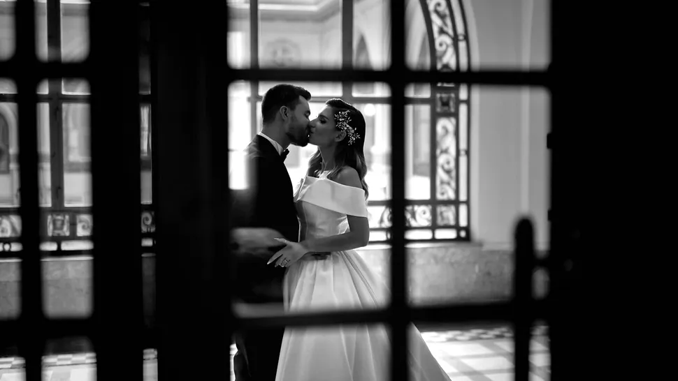 Ce trebuie să știm atunci când alegem fotograful pentru nunți sau alte evenimente. Dacian S. Foldi: „Se întâmplă ca la instantanee persoanele apropiate să nu se ridice de la masă” VIDEO EXCLUSIV