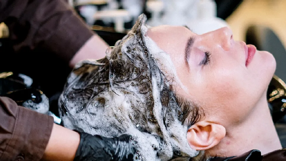 Cum să îți crească părul mai repede și mai sănătos. Remediul natural pe care trebuie să-l încerci, ai nevoie doar de 3 ingrediente banale