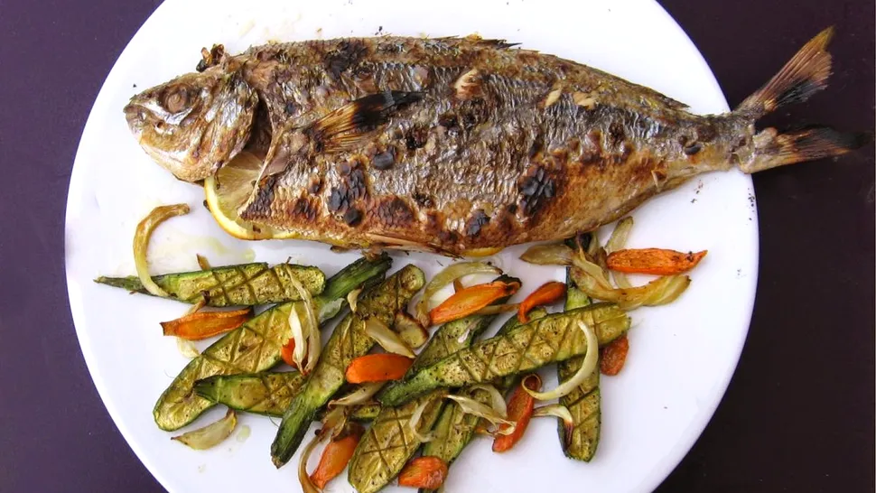 Rețete de pește pentru zilele cu dezlegare din postul Paștelui. Ce trebuie să adaugi ca să iasă ca la restaurant
