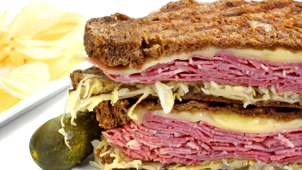 Cât timp poți ține un sandvici la frigider. După câte zile nu trebuie să îl mai consumi