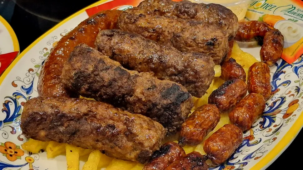 Cât timp poți păstra carnea de mici la congelator. Mulți români fac greșeala