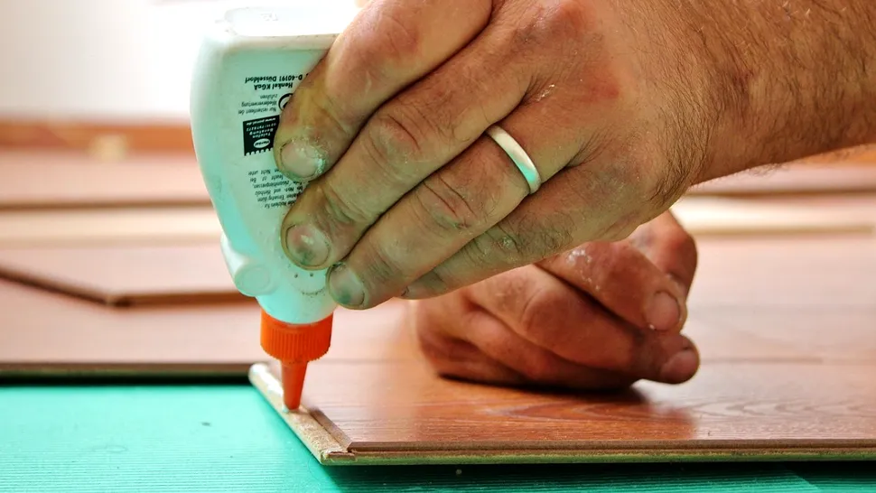 De ce să amesteci super glue cu bicarbonat de sodiu. Efectul surprinzător