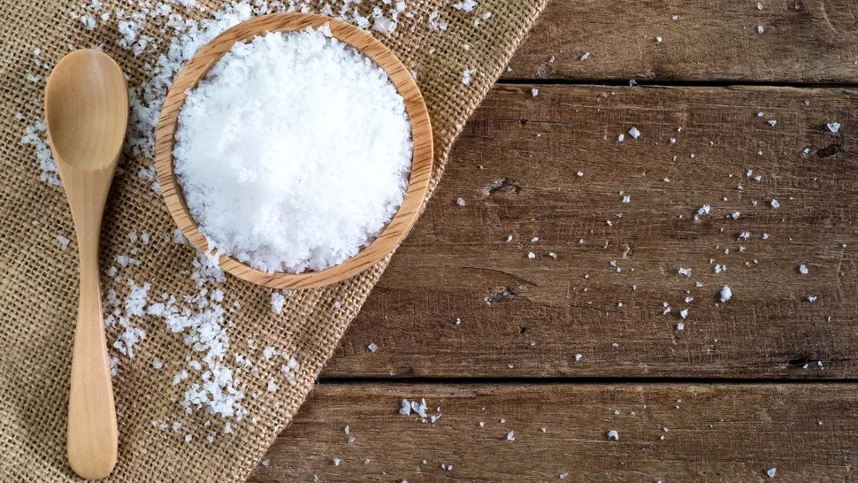 Ce să faci dacă mâncarea e prea sărată. Nu trebuie să o arunci, există un ingredient minune care poate salva situația