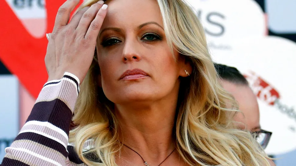 Cine e Stormy Daniels, femeia din cauza căreia Donald Trump a fost pus sub acuzare. Ce s-a întâmplat de fapt între ei