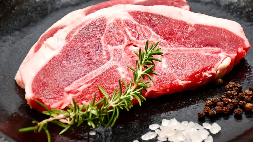 Ingredientul care se pune pe pulpa de miel, înainte de a se băga la cuptor. Așa iese carnea fragedă și delicioasă