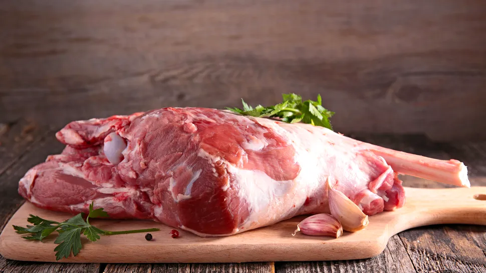 Cât costă carnea de miel la Lidl și Kaufland înainte de Paște 2023. Suma pe care românii trebuie să o scoată din buzunar