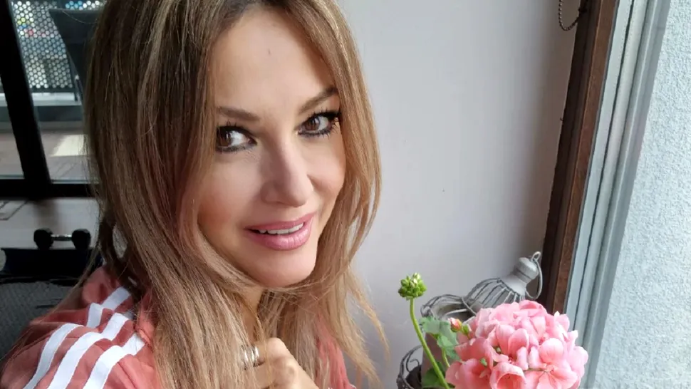 Imagini fabuloase cu Anca Țurcașiu, la 53 de ani. Cum s-a pozat vedeta, în costum de baie, la malul mării: “Cea mai frumoasă”