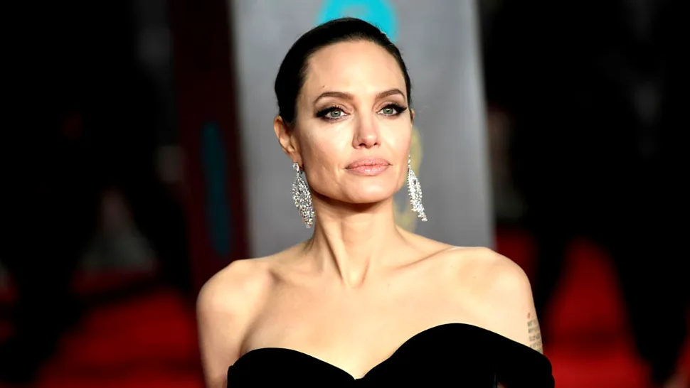 Schimbarea de look care i-a șters 10 ani de pe chip Angelinei Jolie. Cum arată acum vedeta