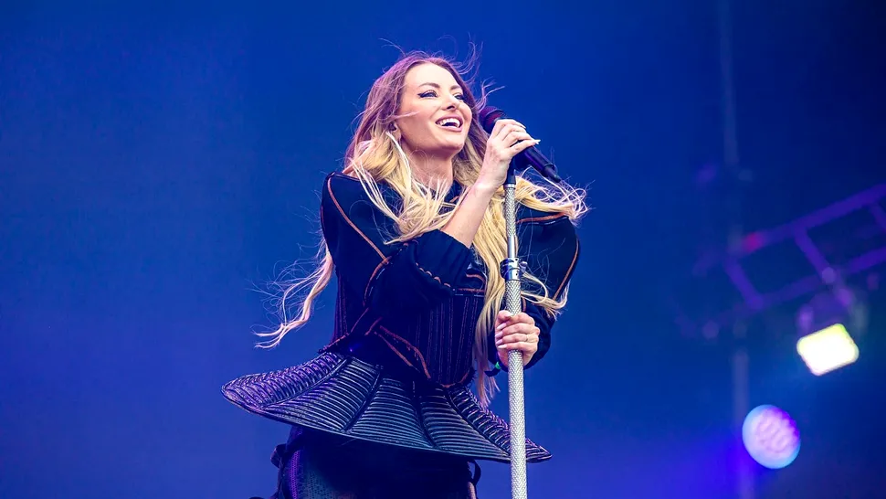 “Îmi plesneau venele pe cap”. Ce a pățit Delia pe scena Untold 2023, artista le-a dezvăluit tot fanilor
