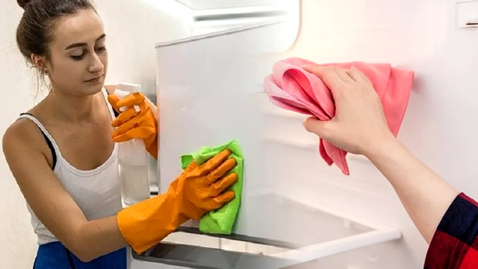 Amestecul minune al bunicii cu care să speli frigiderul. Cel mai sănătos și eficient detergent