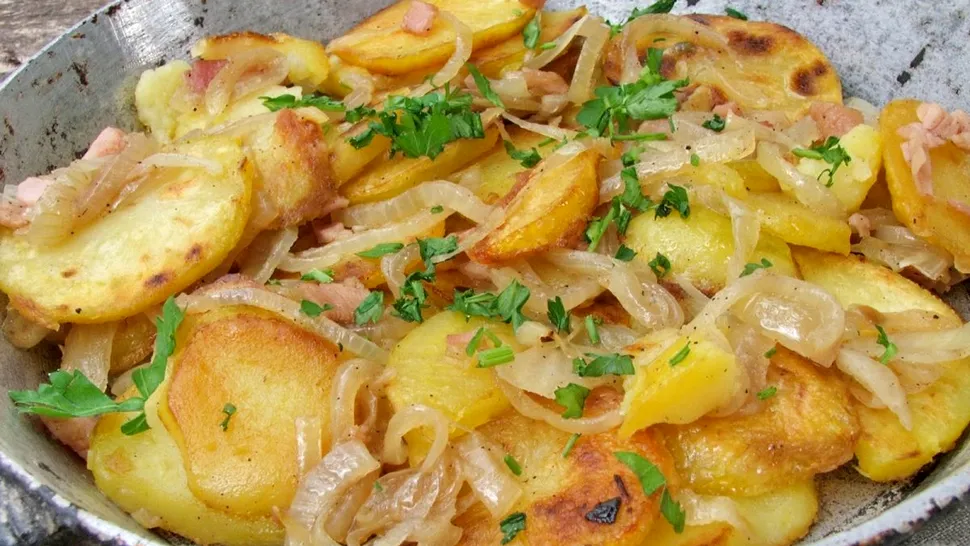 Cum faci cei mai buni cartofi țărănești. Trucul prin care ies crocanți și delicioși ca la restaurant