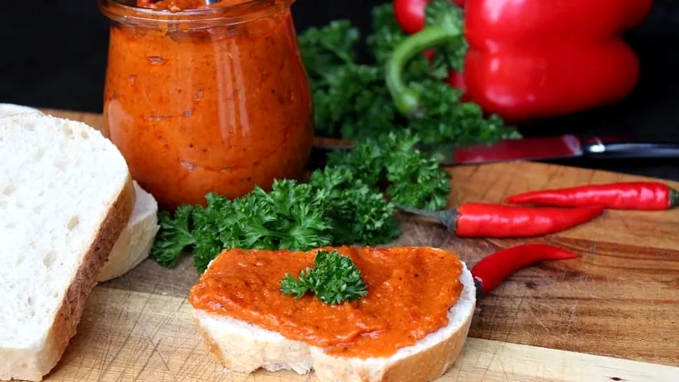 Așa zacuscă bună sigur nu ai mâncat. Ingredientul care schimbă complet gustul și aroma finală a preparatului