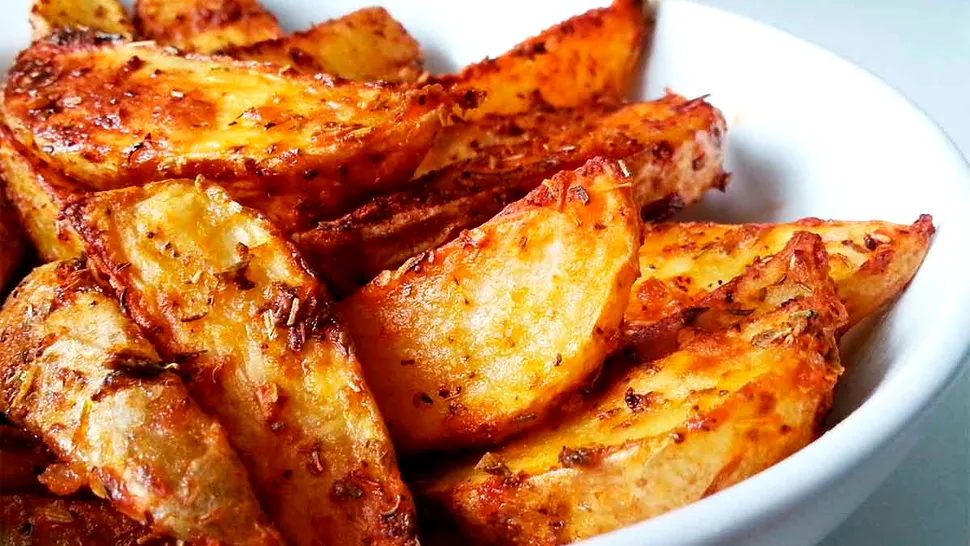 Cum faci cartofi wedges, acasă, exact ca la fast food. Rețeta te va cuceri pe loc