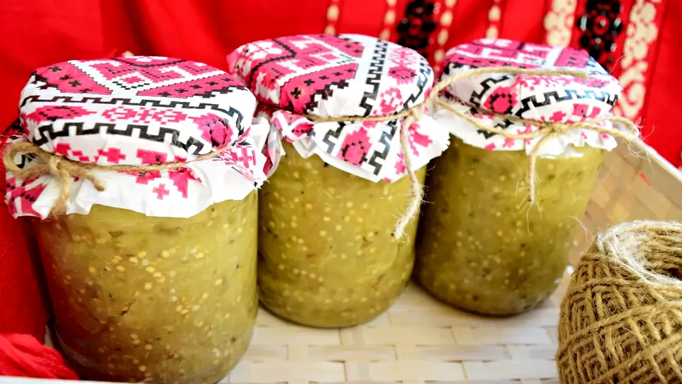 Ce adaugă la final gospodinele din Transilvania în borcanele cu vinete. Garantat țin toată iarna și nu prind mucegai