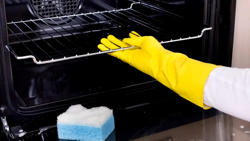 Cum poți să cureți ușor și rapid cuptorul de grăsime. Cele mai simple și eficiente metode, ai nevoie de câteva ingrediente banale