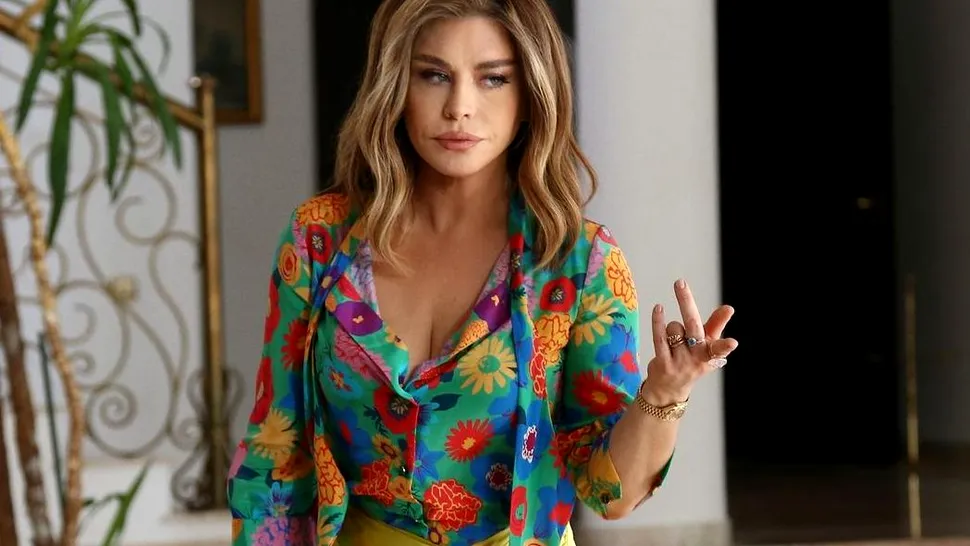 Loredana Groza, în cea mai extravagantă salopetă. Ținuta mulată și cu spatele gol a pus pe jar internetul