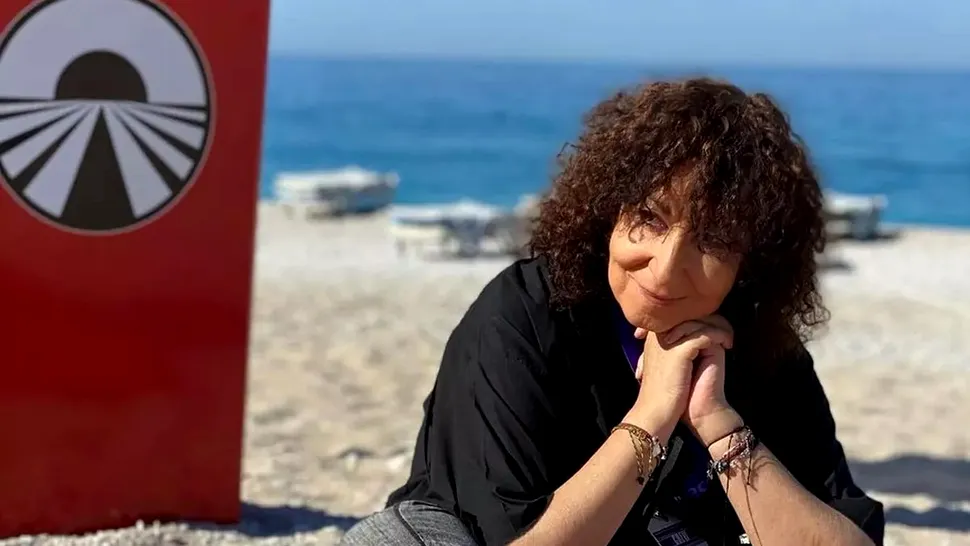 Cum a ajuns Mona Segall, producătoarea America Express și Chefi la Cuțite, să lucreze în televiziune.  Primul job l-a avut la 19 ani, părinții i-au insuflat pasiunea
