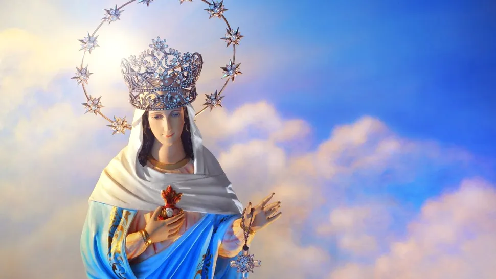 Locul din România în care se află cea mai mare statuie a Fecioarei Maria. E făcătoare de minuni, puțini știu asta