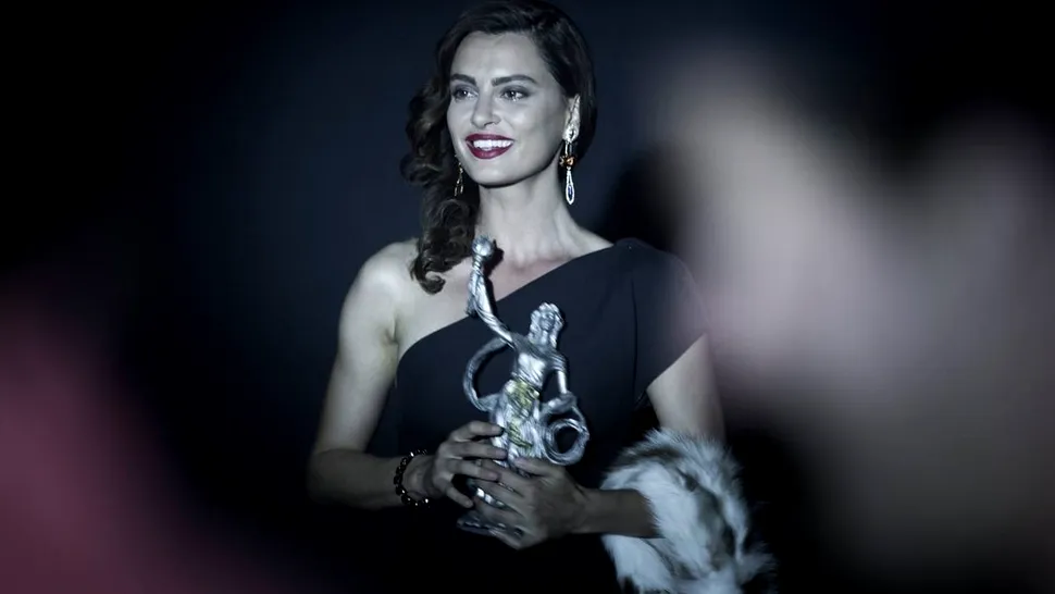 Catrinel Menghia, ravisantă într-o rochie cu paiete. Cum și-a făcut apariția actrița la Cannes 2024, la 2 luni de când a născut: “Divină, pur și simplu!”